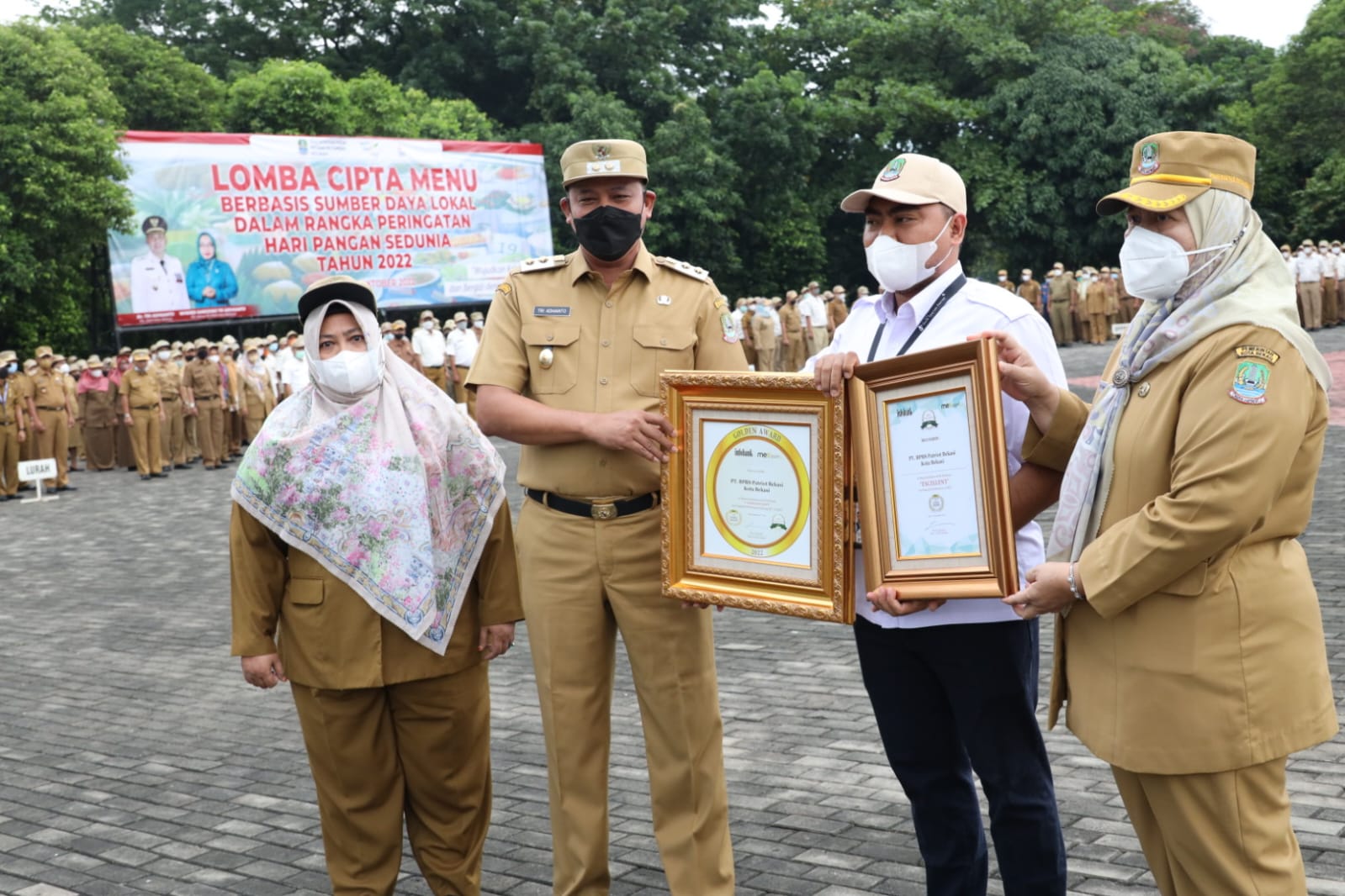 Apel Pagi, Tri Adhianto Plt. Wali Kota Bekasi Serahkan Penghargaan ...